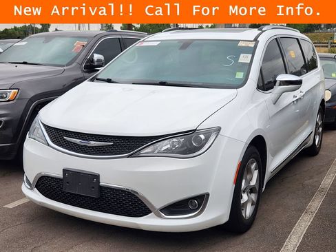 Used 2020 Chrysler Pacifica Limited FWD image 4