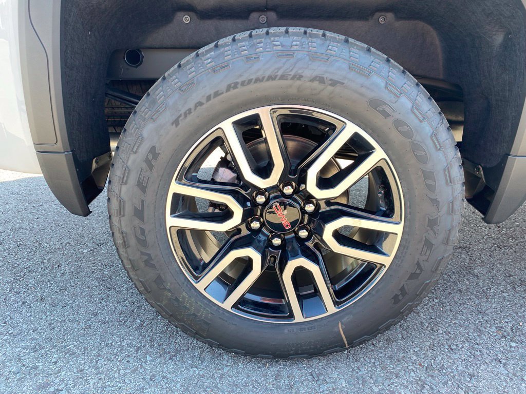 New 2026 GMC Sierra 1500 AT4 w/ AT4 Premium Package AWD/4WD image 9