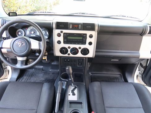 Used 2009 Toyota FJ Cruiser 2WD w/ TRD Sport Pkg image 36