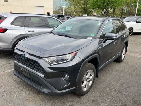 Used 2020 Toyota RAV4 XLE w/ Convenience Package image 3