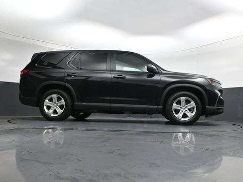 Used 2023 Honda Pilot LX image 30
