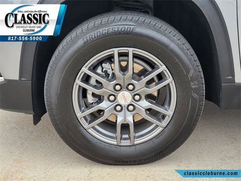 Used 2025 GMC Acadia Elevation image 12