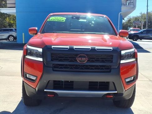 Used 2025 Nissan Frontier Pro-X image 2
