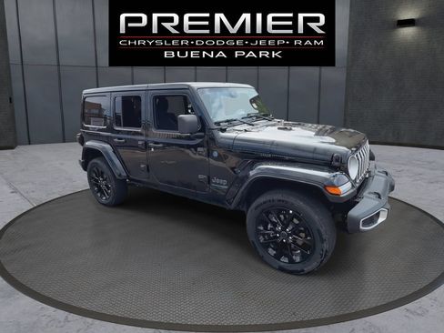 Used 2025 Jeep Wrangler Unlimited Sahara w/ Safety Group AWD/4WD image 2