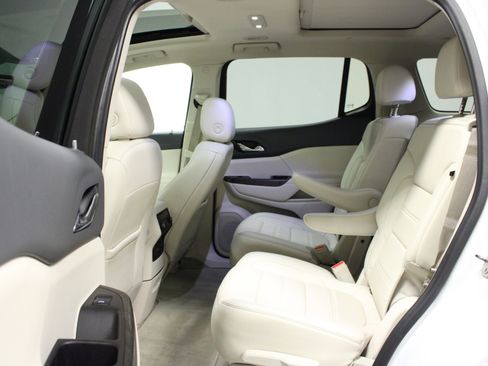 Used 2022 GMC Acadia Denali w/ Denali Technology Package image 13