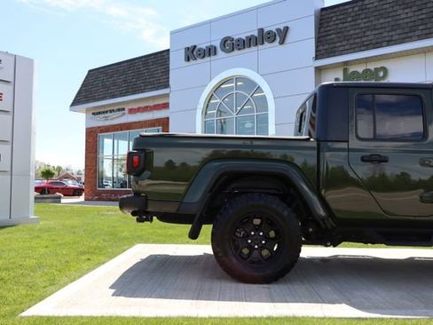 Used 2023 Jeep Gladiator Sport AWD/4WD image 35