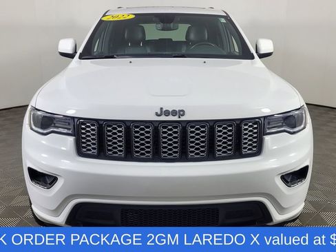 Used 2022 Jeep Grand Cherokee Laredo X image 2
