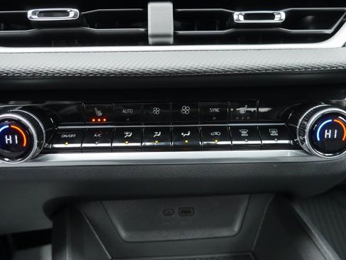 New 2026 Chevrolet Equinox LT image 18