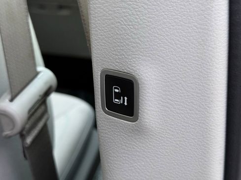 Used 2018 Chrysler Pacifica Touring Plus FWD image 26