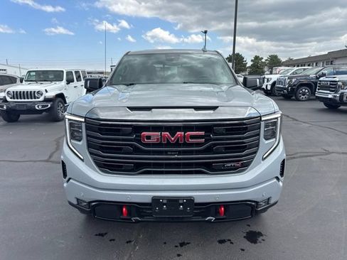 Used 2024 GMC Sierra 1500 AT4 w/ Technology Package AWD/4WD image 8