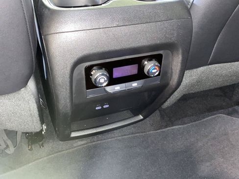 Used 2025 Chevrolet Traverse LT FWD image 29
