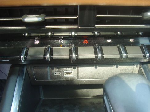 Certified 2023 GMC Canyon AT4 AWD/4WD image 19