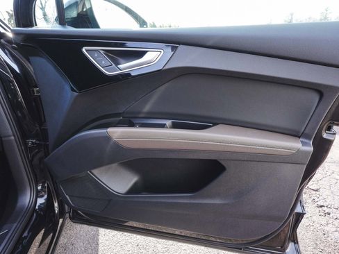 Used 2025 Audi Q4 e-tron Premium Plus image 11