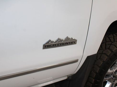 Used 2019 Chevrolet Silverado 2500 High Country w/ Duramax Plus Package image 12