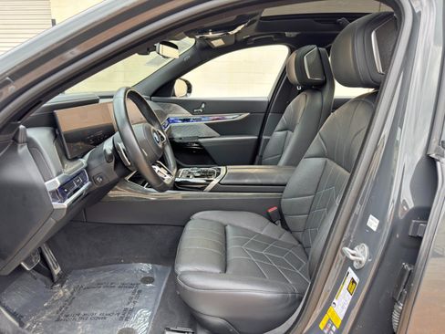 Used 2024 BMW i7 eDrive50 w/ M Sport Package RWD image 18
