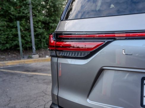 Used 2023 Lexus LX 600 4WD w/ Luxury Package image 28