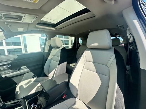 Used 2025 Honda CR-V EX image 7