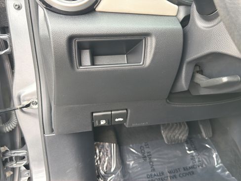 Used 2020 Nissan Versa SV FWD image 20