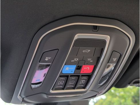 New 2025 Jeep Grand Cherokee Limited w/ Luxury Tech Group II image 28