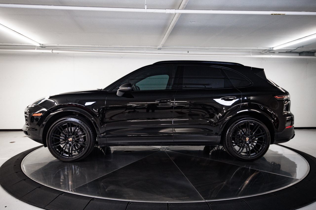 Certified 2023 Porsche Cayenne Platinum Edition AWD/4WD image 2