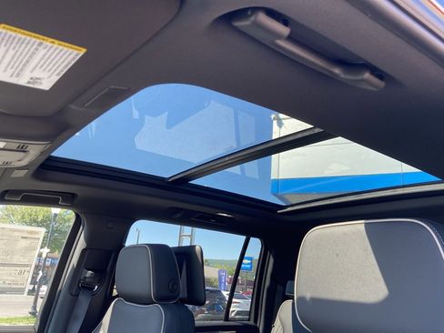 New 2025 Chevrolet Suburban Premier image 18