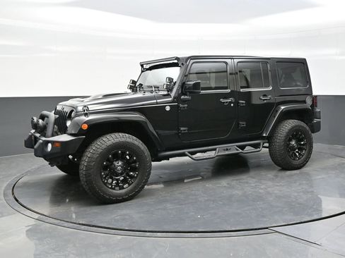 Used 2015 Jeep Wrangler Unlimited Sahara image 3