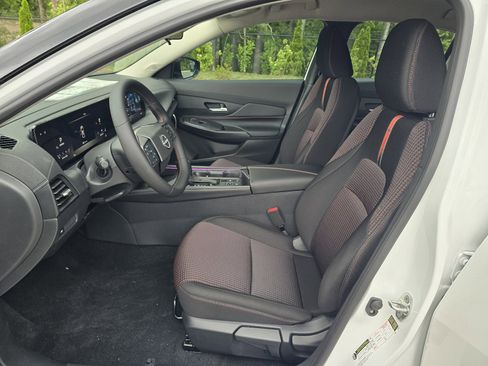 New 2026 Nissan Sentra SR FWD image 11