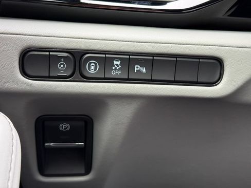 Used 2025 Acura MDX SH-AWD w/ Technology Package image 19