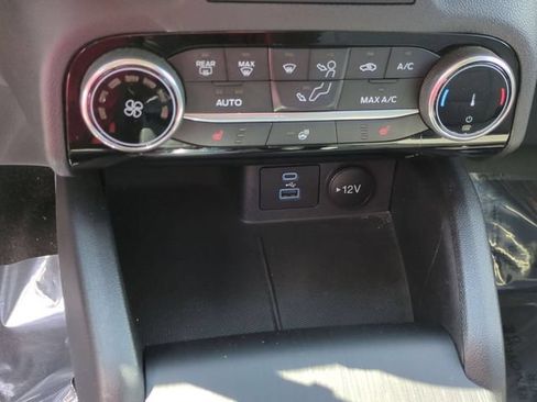 Used 2022 Ford Escape SE w/ Cold Weather Package FWD image 21