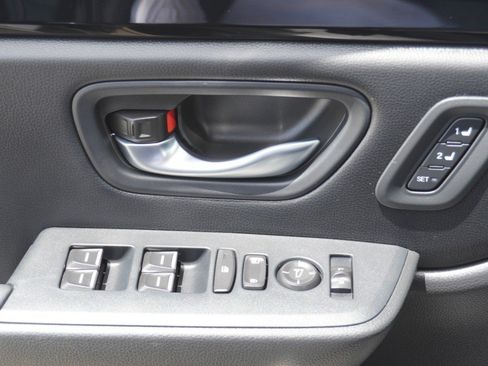 Used 2025 Honda Pilot Touring image 24