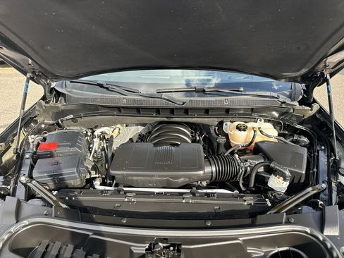 Used 2024 Chevrolet Suburban Premier RWD image 34