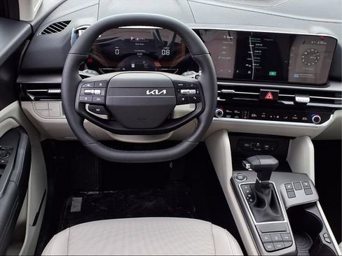 New 2026 Kia Sportage EX FWD image 4
