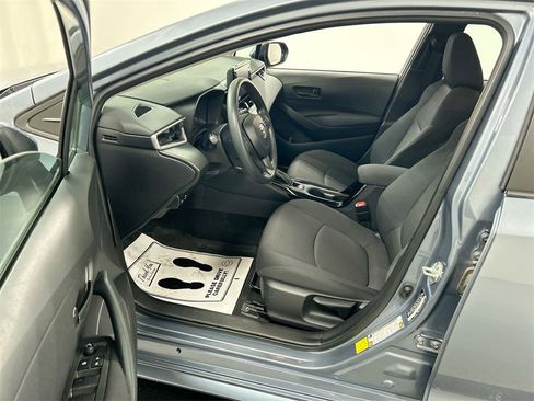 Used 2022 Toyota Corolla LE image 9
