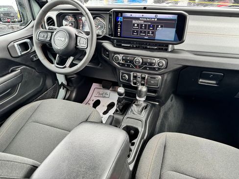 Used 2024 Jeep Wrangler Unlimited Sport AWD/4WD image 12