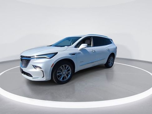 Used 2023 Buick Enclave Avenir w/ Avenir Technology Package FWD image 4