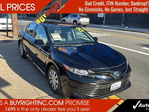 Used 2020 Toyota Camry LE image 1