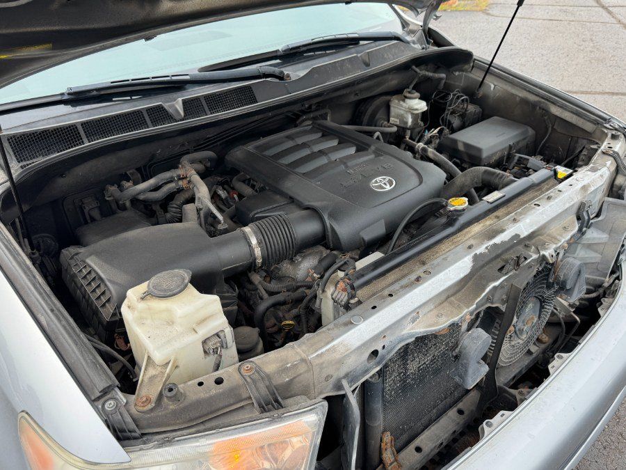 Used 2014 Toyota Sequoia SR5 AWD/4WD image 27