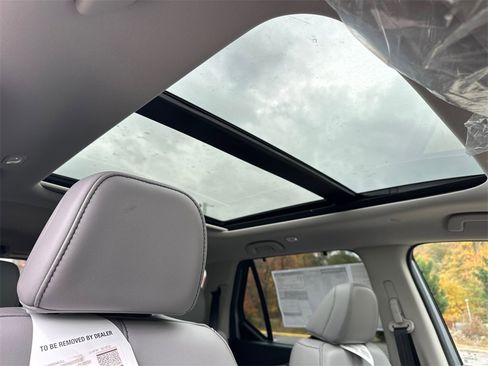 New 2025 Honda Pilot Touring image 13