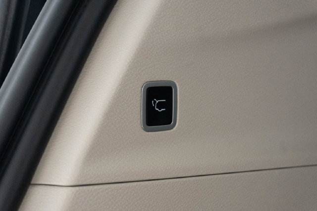 Used 2024 Chrysler Pacifica Touring-L FWD image 24