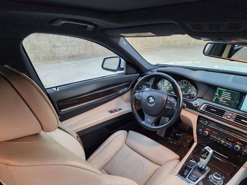 Used 2012 BMW 750Li w/ Driver Assistance Pkg image 28