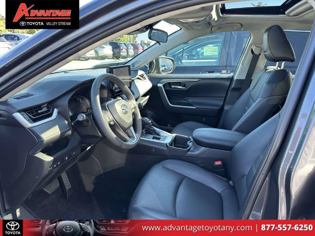 Used 2023 Toyota RAV4 XLE Premium AWD/4WD image 20