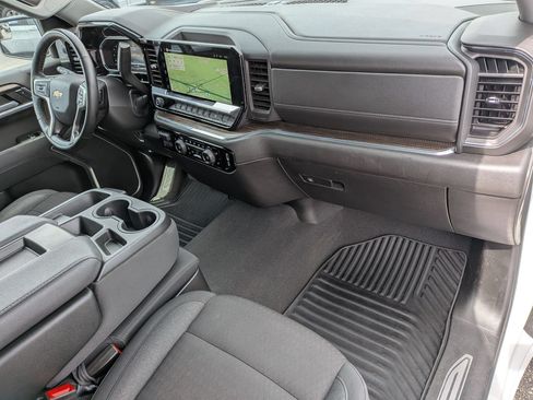 Used 2025 Chevrolet Silverado 1500 LT RWD image 38