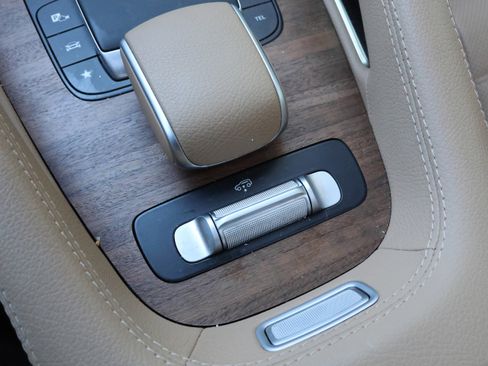 Used 2024 Mercedes-Benz GLS 450 4MATIC image 29