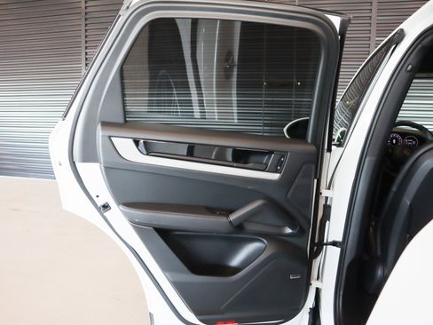 Certified 2024 Porsche Cayenne image 25