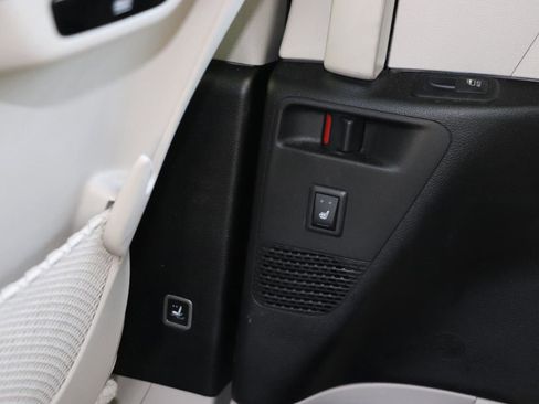 Used 2019 Chrysler Pacifica Limited w/ Advanced Safetytec Group FWD image 45