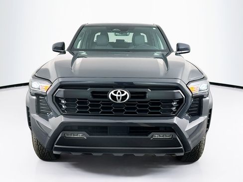 Used 2025 Toyota Tacoma TRD Off-Road image 2