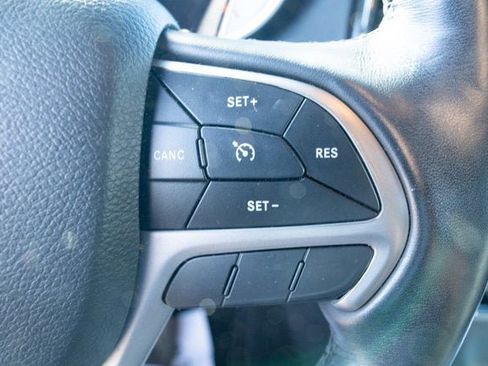 Certified 2021 Jeep Grand Cherokee Laredo X image 21