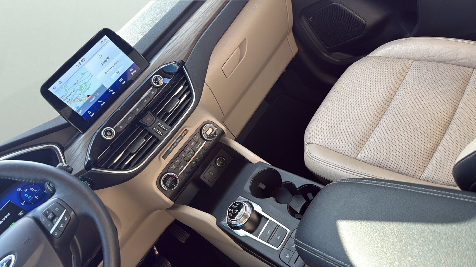 Used 2020 Ford Escape Titanium FWD image 18