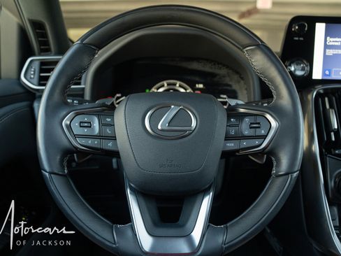 Used 2024 Lexus LX 600 4WD w/ Appearance Package image 28