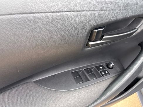 Used 2025 Toyota Corolla LE FWD image 12
